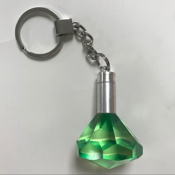 NWT Avon Lightup Birthstone Keychain Emerald - Picture 2 of 11